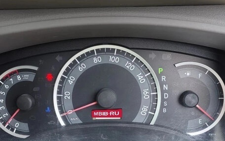 Toyota ISis I, 2010 год, 950 000 рублей, 3 фотография