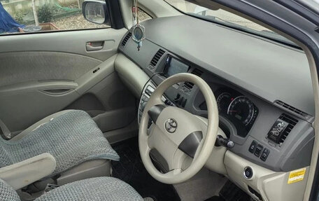 Toyota ISis I, 2010 год, 950 000 рублей, 6 фотография