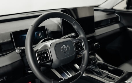 Toyota RAV4, 2025 год, 4 940 000 рублей, 14 фотография