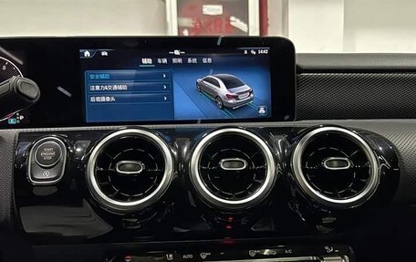 Mercedes-Benz A-Класс, 2023 год, 1 950 000 рублей, 10 фотография