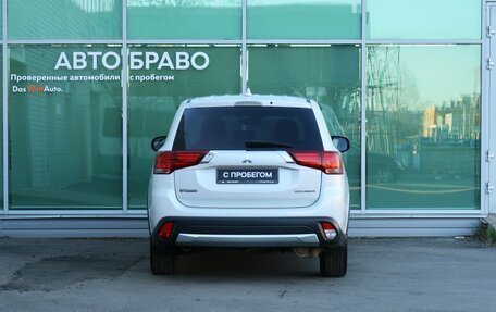 Mitsubishi Outlander III рестайлинг 3, 2017 год, 1 849 000 рублей, 10 фотография