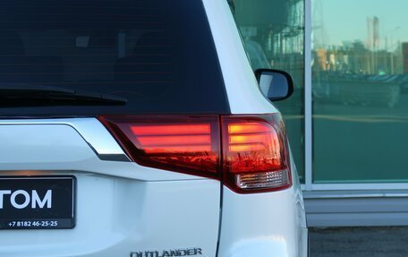 Mitsubishi Outlander III рестайлинг 3, 2017 год, 1 849 000 рублей, 11 фотография