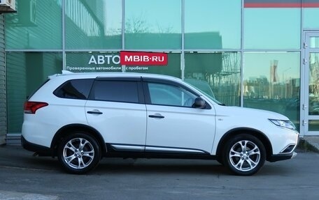 Mitsubishi Outlander III рестайлинг 3, 2017 год, 1 849 000 рублей, 6 фотография