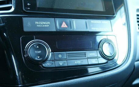 Mitsubishi Outlander III рестайлинг 3, 2017 год, 1 849 000 рублей, 19 фотография