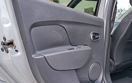 Renault Logan II, 2016 год, 450 000 рублей, 13 фотография