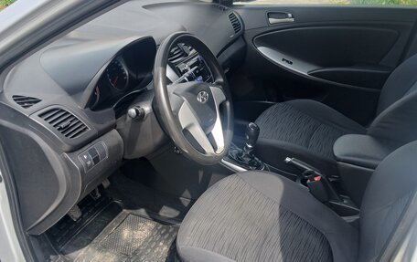 Hyundai Solaris II рестайлинг, 2016 год, 800 000 рублей, 3 фотография