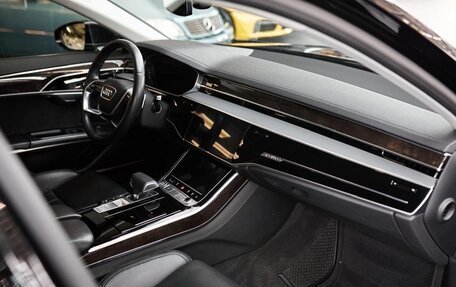 Audi A8, 2018 год, 4 600 000 рублей, 7 фотография