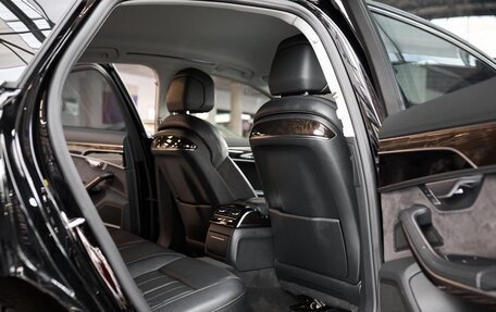 Audi A8, 2018 год, 4 600 000 рублей, 10 фотография