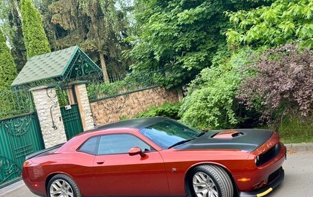 Dodge Challenger III рестайлинг 2, 2020 год, 8 600 000 рублей, 2 фотография