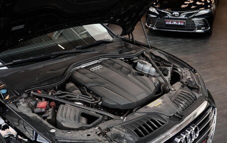 Audi A8, 2018 год, 4 600 000 рублей, 15 фотография