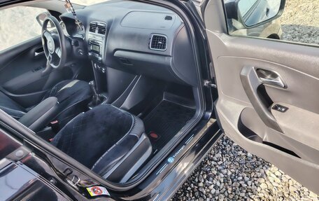 Volkswagen Polo VI (EU Market), 2011 год, 600 000 рублей, 24 фотография