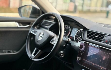 Skoda Superb III рестайлинг, 2019 год, 2 150 000 рублей, 20 фотография