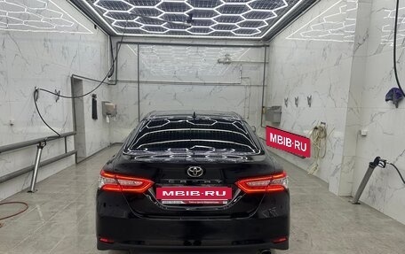 Toyota Camry, 2020 год, 3 800 000 рублей, 2 фотография