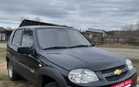 Chevrolet Niva I рестайлинг, 2011 год, 800 000 рублей, 3 фотография
