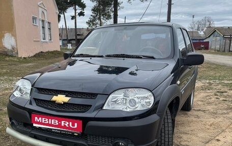 Chevrolet Niva I рестайлинг, 2011 год, 800 000 рублей, 2 фотография
