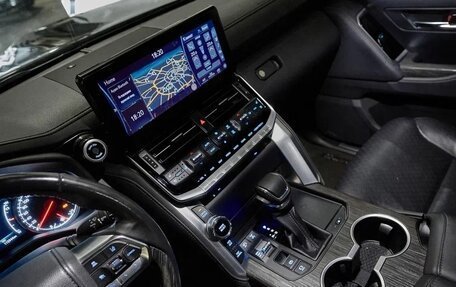 Toyota Land Cruiser, 2022 год, 9 000 000 рублей, 24 фотография