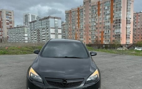 Opel Astra J, 2011 год, 670 000 рублей, 1 фотография