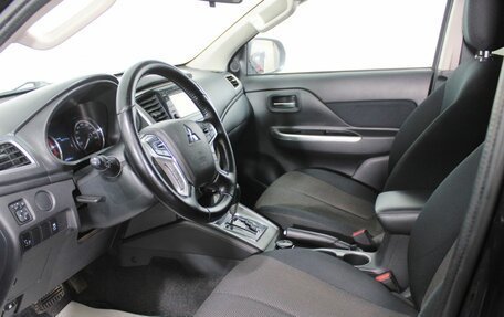 Mitsubishi L200 IV рестайлинг, 2020 год, 2 800 000 рублей, 10 фотография