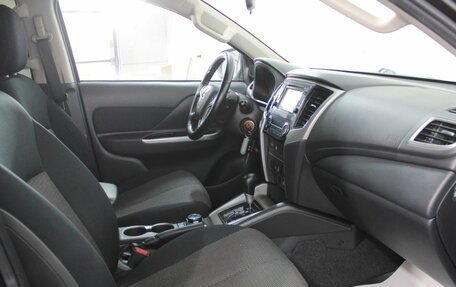 Mitsubishi L200 IV рестайлинг, 2020 год, 2 800 000 рублей, 13 фотография