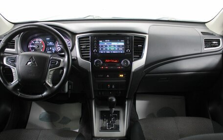 Mitsubishi L200 IV рестайлинг, 2020 год, 2 800 000 рублей, 14 фотография