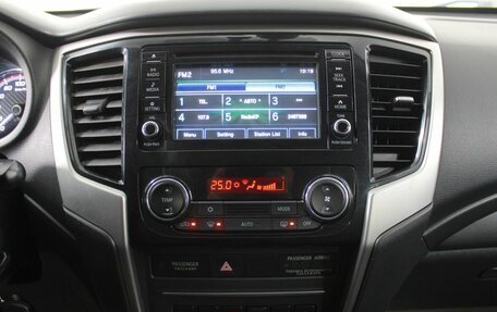 Mitsubishi L200 IV рестайлинг, 2020 год, 2 800 000 рублей, 15 фотография