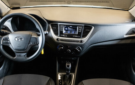 Hyundai Solaris II рестайлинг, 2018 год, 989 000 рублей, 5 фотография