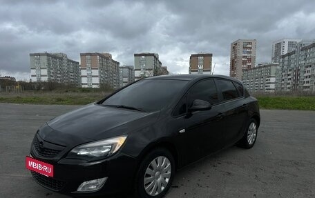 Opel Astra J, 2011 год, 670 000 рублей, 2 фотография