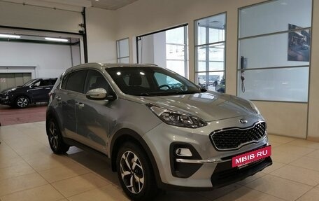 KIA Sportage IV рестайлинг, 2020 год, 2 355 000 рублей, 3 фотография