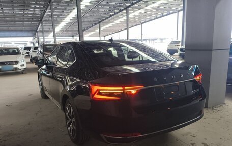 Skoda Superb III рестайлинг, 2023 год, 2 452 000 рублей, 4 фотография