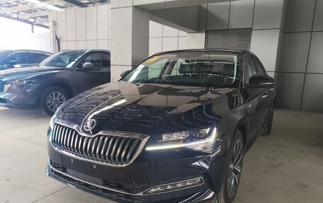 Skoda Superb III рестайлинг, 2023 год, 2 452 000 рублей, 3 фотография