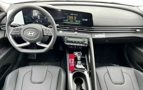 Hyundai Elantra, 2023 год, 1 790 000 рублей, 14 фотография