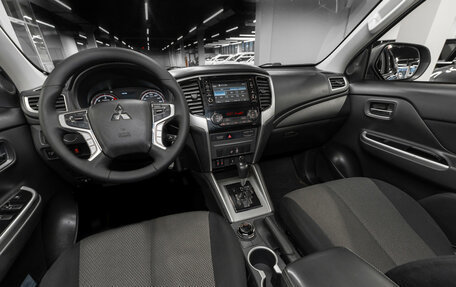 Mitsubishi L200 IV рестайлинг, 2019 год, 2 450 000 рублей, 7 фотография