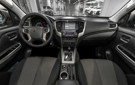 Mitsubishi L200 IV рестайлинг, 2019 год, 2 450 000 рублей, 8 фотография