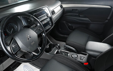 Mitsubishi Outlander III рестайлинг 3, 2016 год, 1 899 000 рублей, 8 фотография