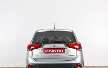Mitsubishi Outlander III рестайлинг 3, 2016 год, 1 899 000 рублей, 6 фотография