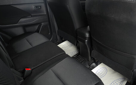 Mitsubishi Outlander III рестайлинг 3, 2016 год, 1 899 000 рублей, 10 фотография