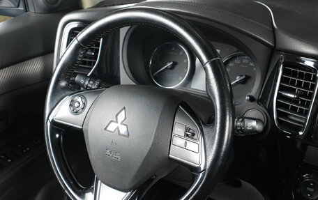 Mitsubishi Outlander III рестайлинг 3, 2016 год, 1 899 000 рублей, 12 фотография