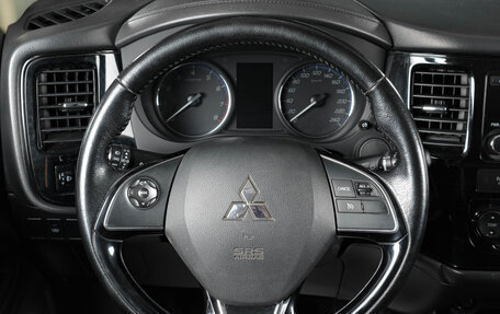 Mitsubishi Outlander III рестайлинг 3, 2016 год, 1 899 000 рублей, 14 фотография