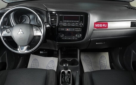 Mitsubishi Outlander III рестайлинг 3, 2016 год, 1 899 000 рублей, 13 фотография