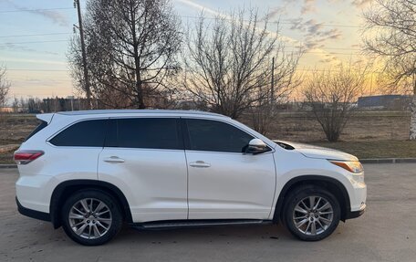 Toyota Highlander III, 2014 год, 3 000 000 рублей, 1 фотография