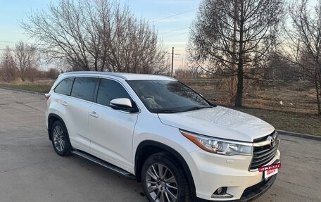 Toyota Highlander III, 2014 год, 3 000 000 рублей, 2 фотография