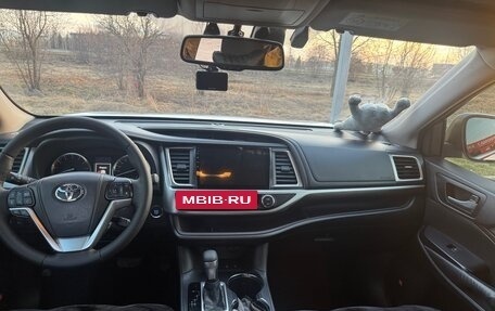 Toyota Highlander III, 2014 год, 3 000 000 рублей, 4 фотография