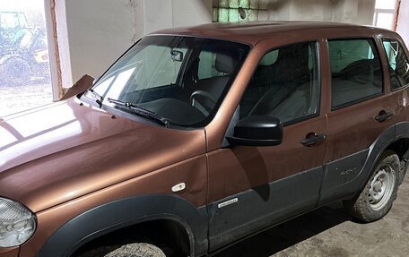 Chevrolet Niva I рестайлинг, 2018 год, 700 000 рублей, 2 фотография