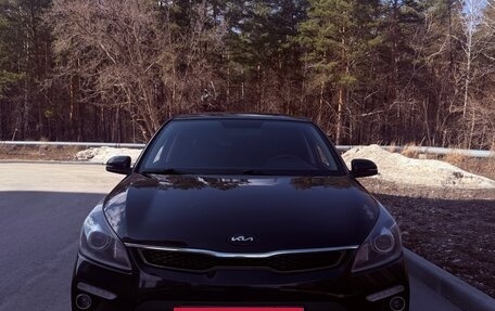 KIA Rio IV, 2018 год, 1 370 000 рублей, 3 фотография