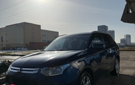 Mitsubishi Outlander III рестайлинг 3, 2014 год, 1 570 000 рублей, 3 фотография