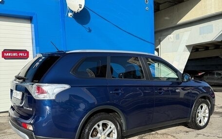 Mitsubishi Outlander III рестайлинг 3, 2014 год, 1 570 000 рублей, 5 фотография
