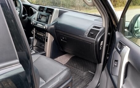 Toyota Land Cruiser Prado 150 рестайлинг 2, 2012 год, 3 000 000 рублей, 12 фотография