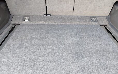 Toyota Land Cruiser Prado 150 рестайлинг 2, 2012 год, 3 000 000 рублей, 19 фотография