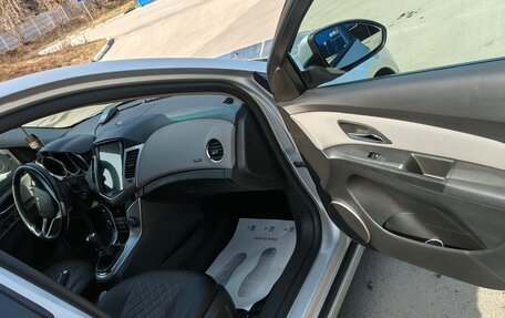 Chevrolet Cruze II, 2011 год, 730 000 рублей, 18 фотография