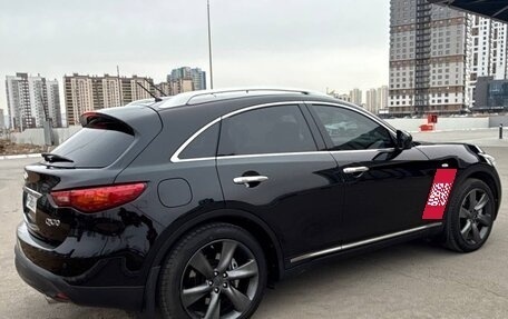 Infiniti QX70, 2015 год, 2 850 000 рублей, 13 фотография
